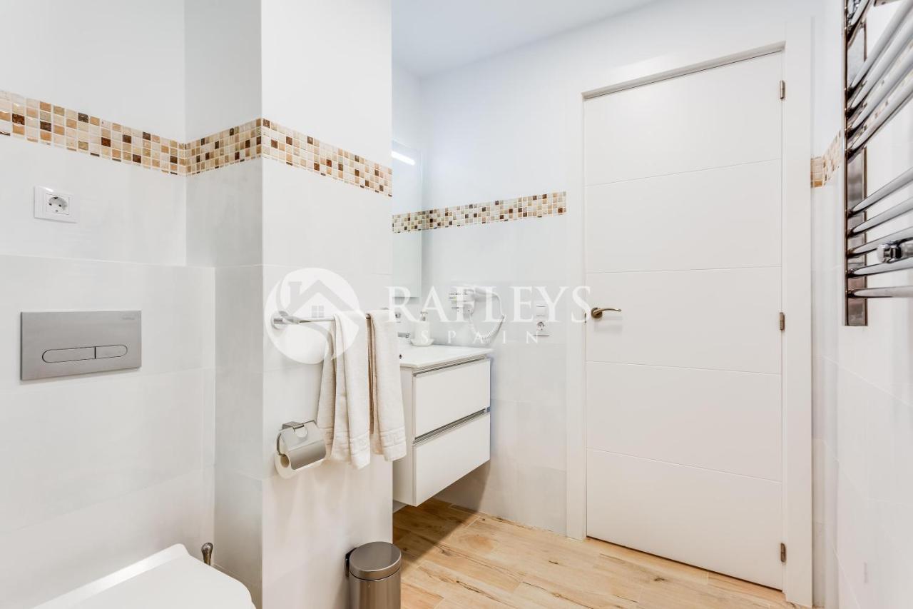 Modern 1 Br In Very Center Of Marbella. *