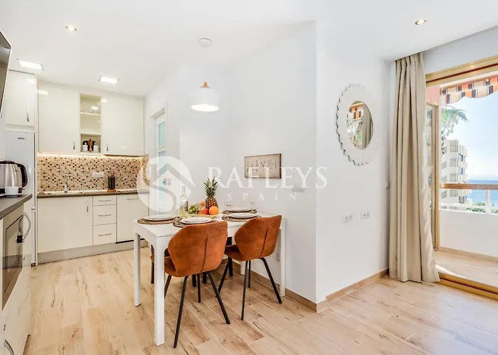 Modern 1 BR apartement in very center of Marbella.
